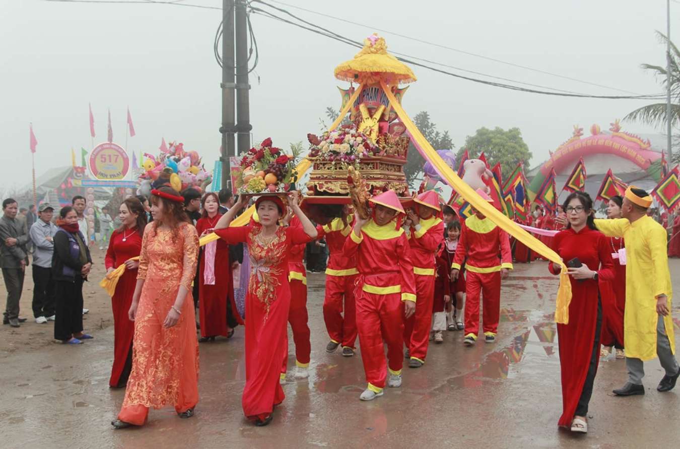 Lễ hội đền Vạn Lộc 