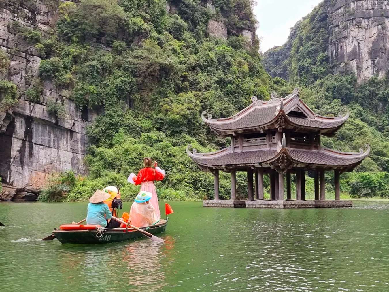 Những lưu ý về vật dụng cần thiết khi đi du lịch Ninh Bình