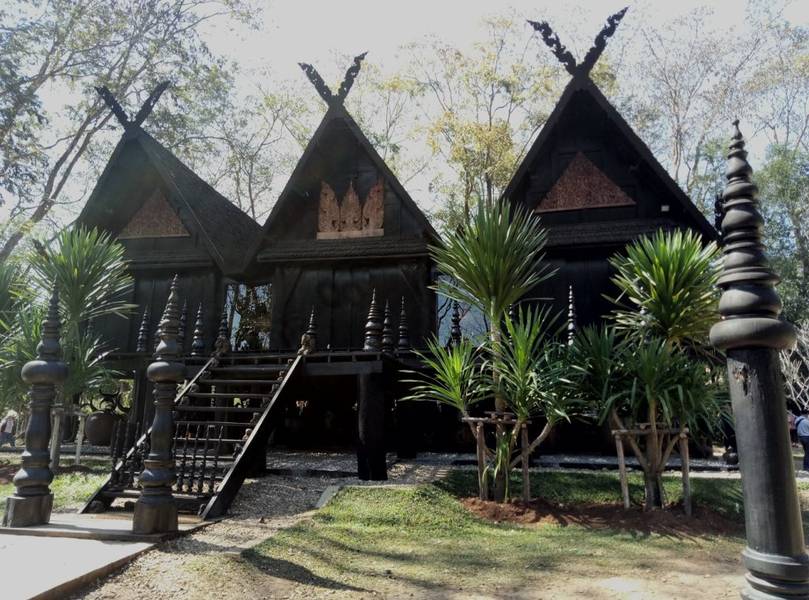 Nhà gỗ kiểu Thái ở Baan Dam - Khám phá Chiang Rai - Chiang Mai