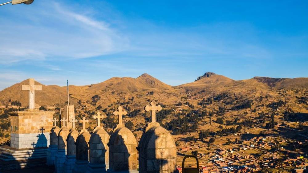 Thánh giá trên đỉnh Calvario - Thị trấn Copacabana Bolivia
