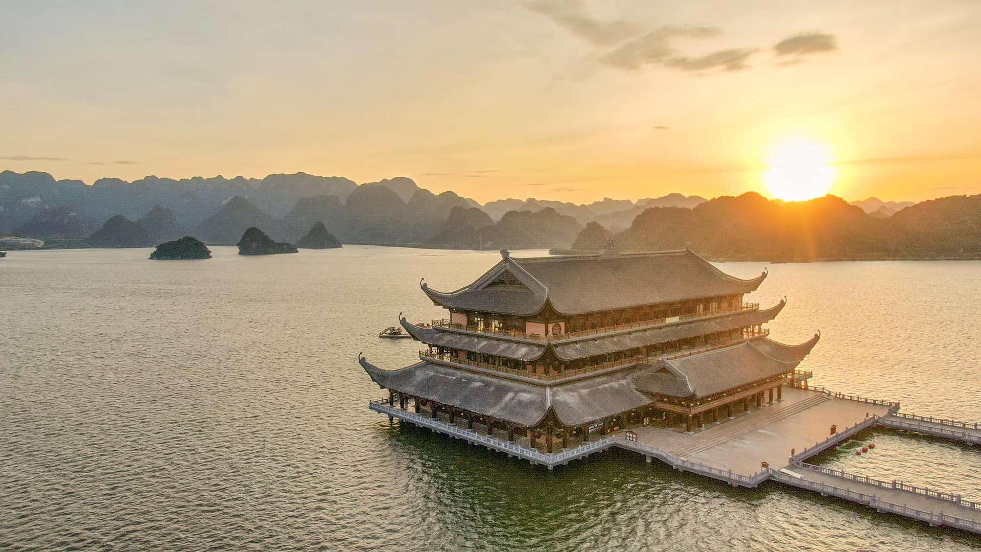 Khu du lịch Tam Chúc - Điểm du lịch tâm linh nổi tiếng bậc nhất Hà Nam