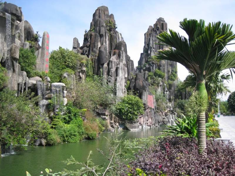 Làng điêu khắc đá mỹ nghệ Non Nước