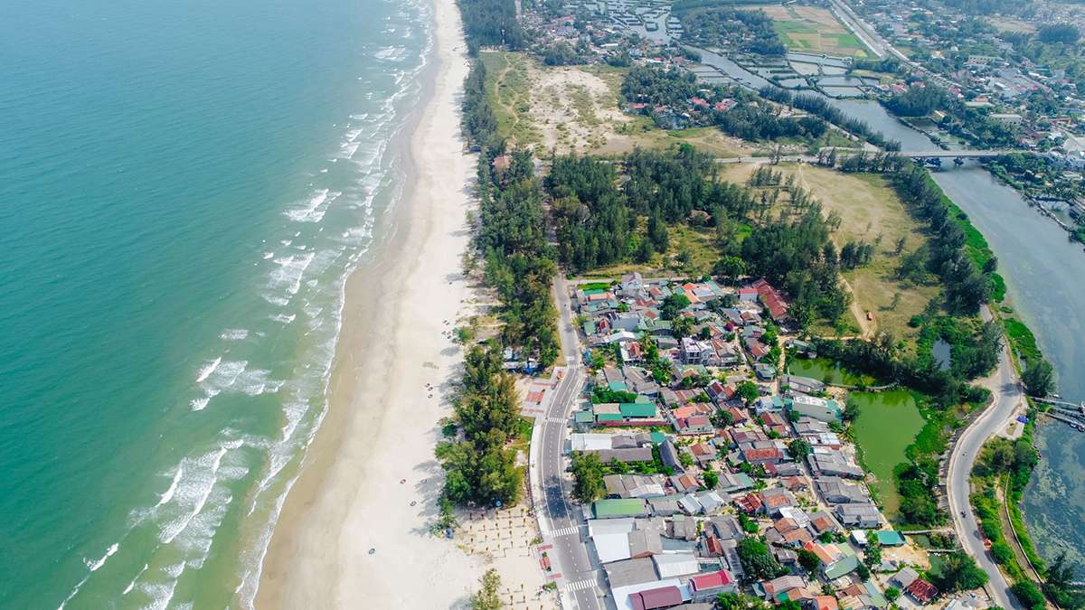 Biển Mỹ Khê Quảng Ngãi: Khám phá địa điểm du lịch hè hấp dẫn tại Nam Trung  Bộ