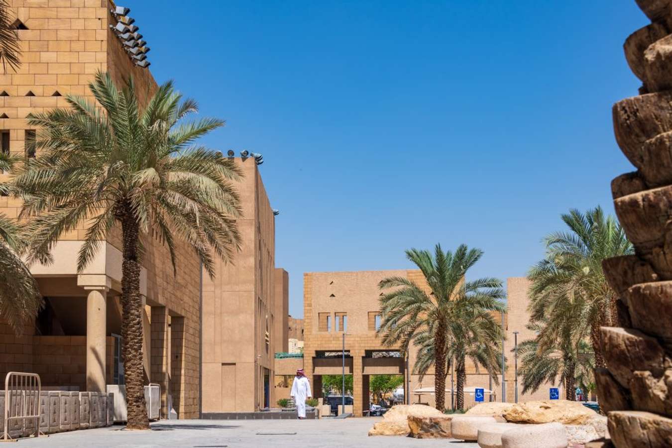 15 Tempat Wisata di Arab Saudi, Ada Pulau Buatan!