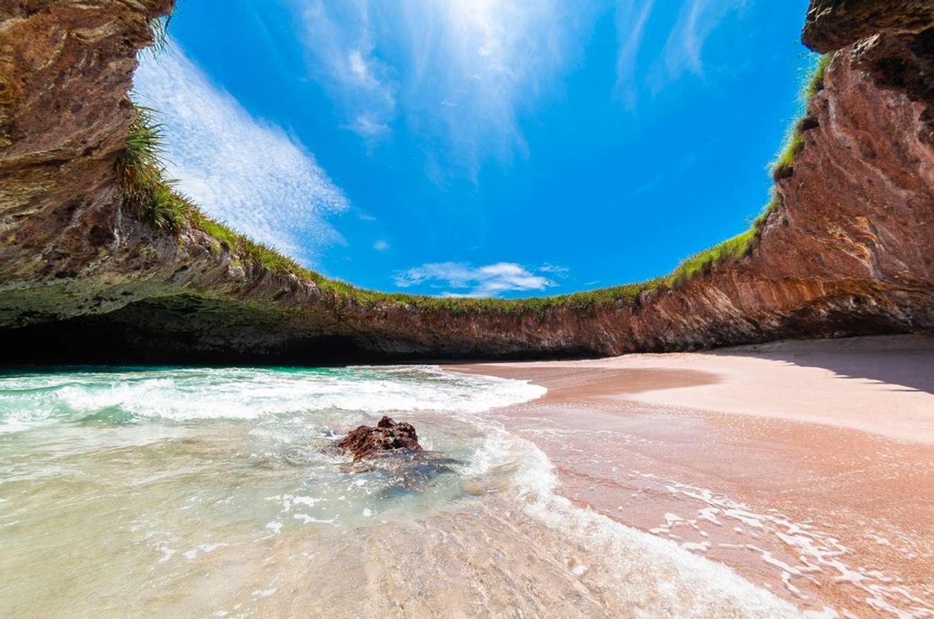 PLaya del Amor Hidden Beach - Pantai Unik Dunia