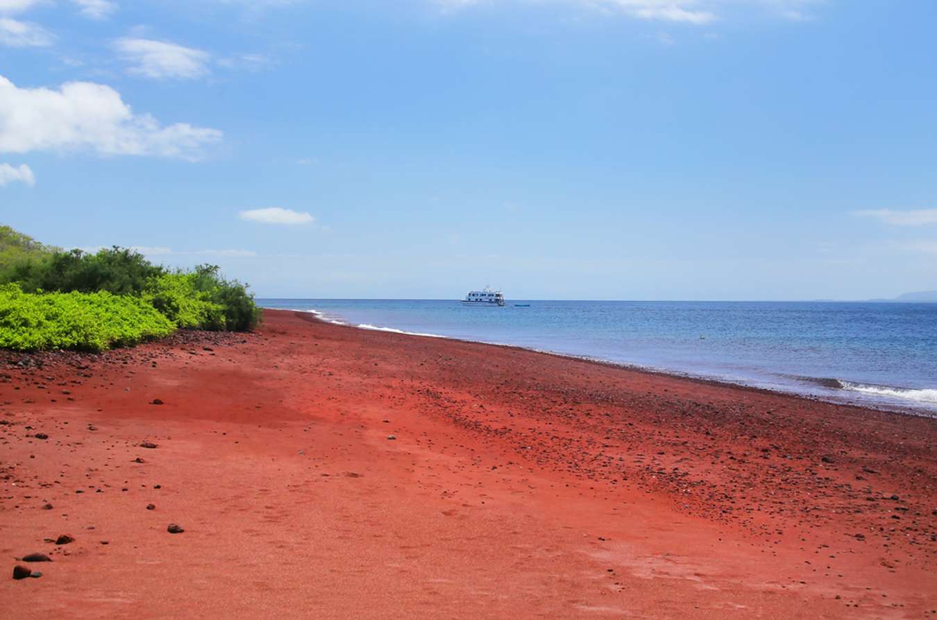 Pantai Pasir Merah, Rabida, Galapagos - Pantai Unik Dunia