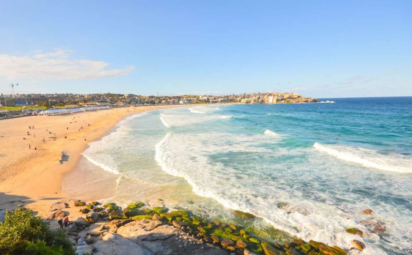 Bãi biển Bondi - Điểm đến ở Sydney không thể bỏ lỡ trong mùa hè này