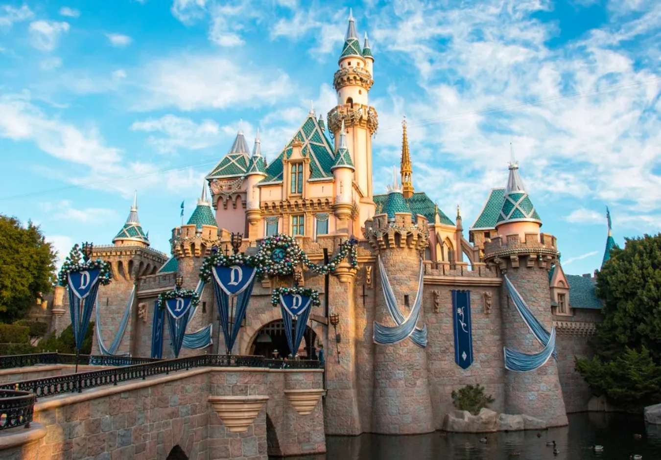 Khu Sleeping Beauty Castle - Fantasyland 