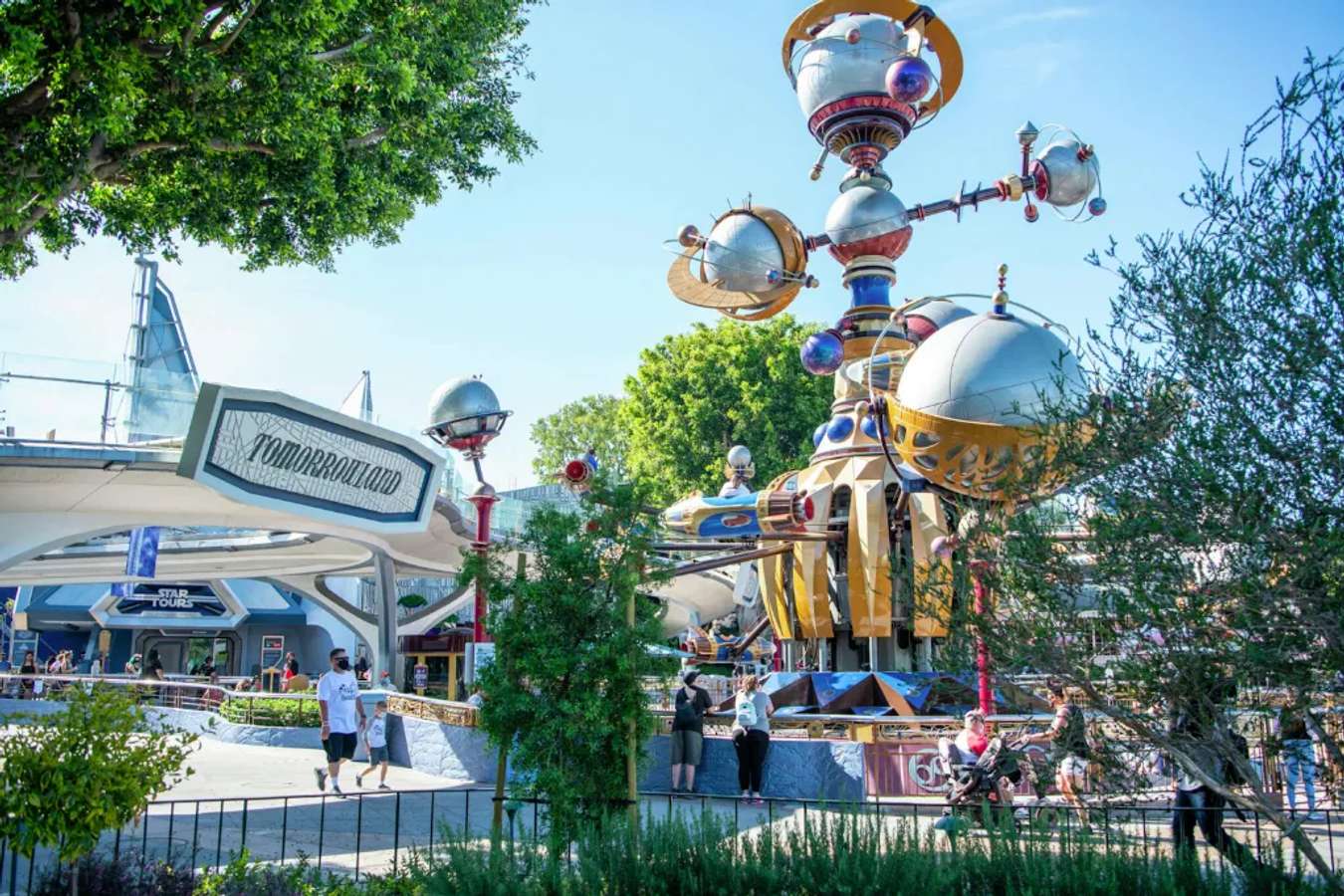 Thế giới ma thuật tại Disneyland - Tomorrowland