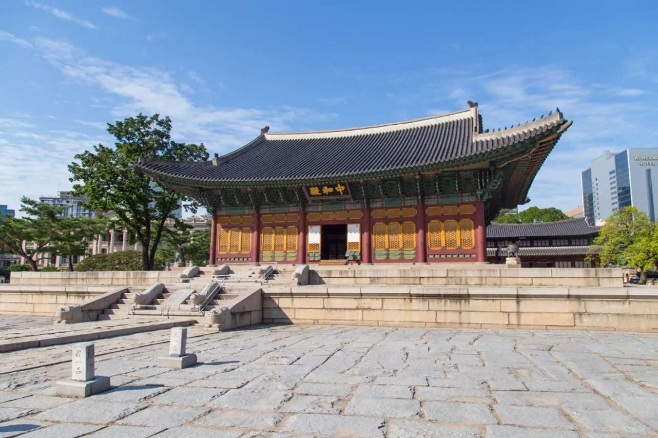 Cung điện truyền thống của Hàn Quốc - Cung điện Deoksugung 