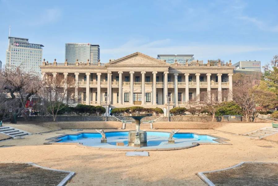 Tận hưởng kiến trúc độc đáo tại tòa nhà Seokjojeon của Deoksugung 