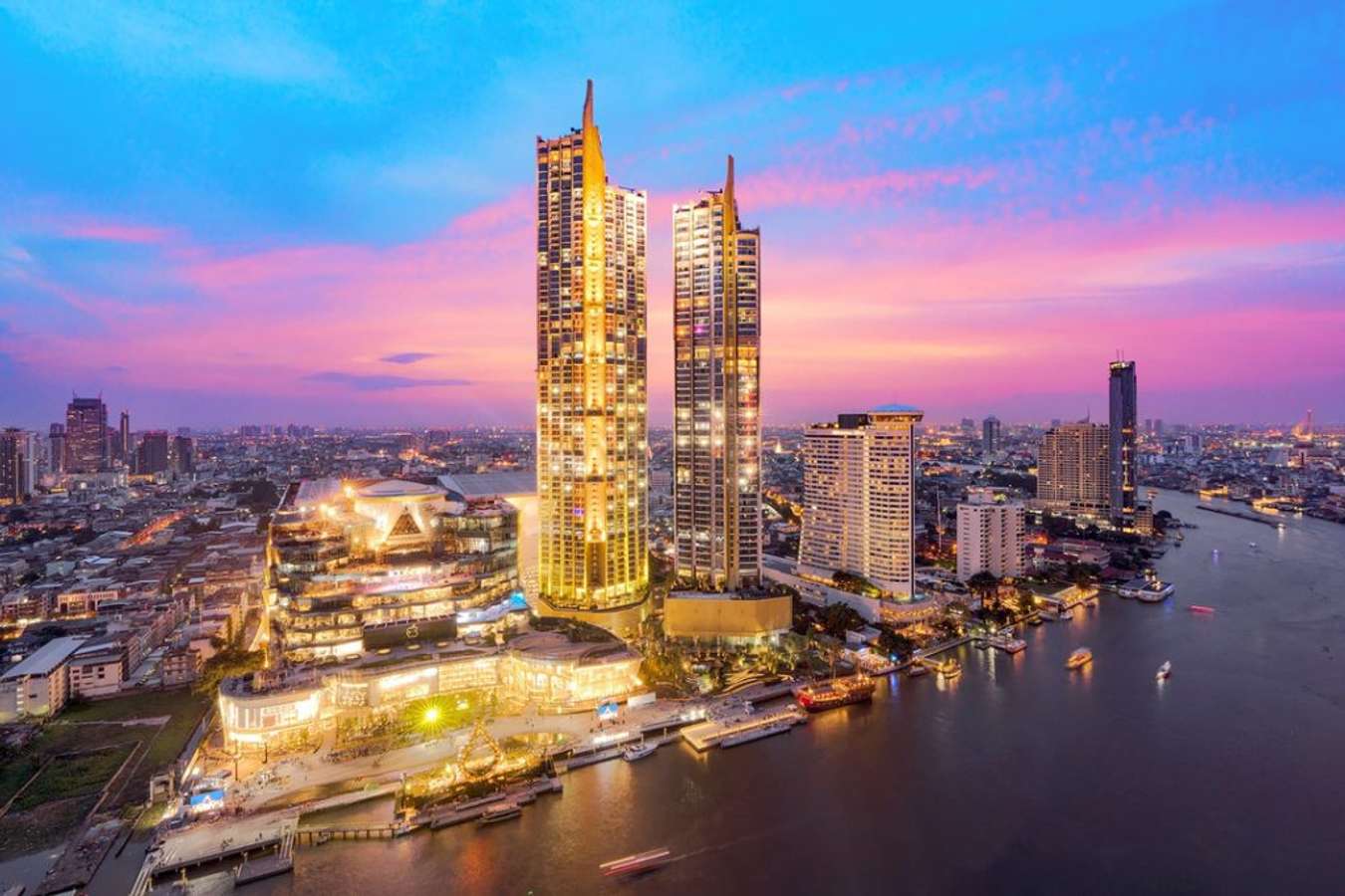 Iconsiam bên sông Chao Phraya.