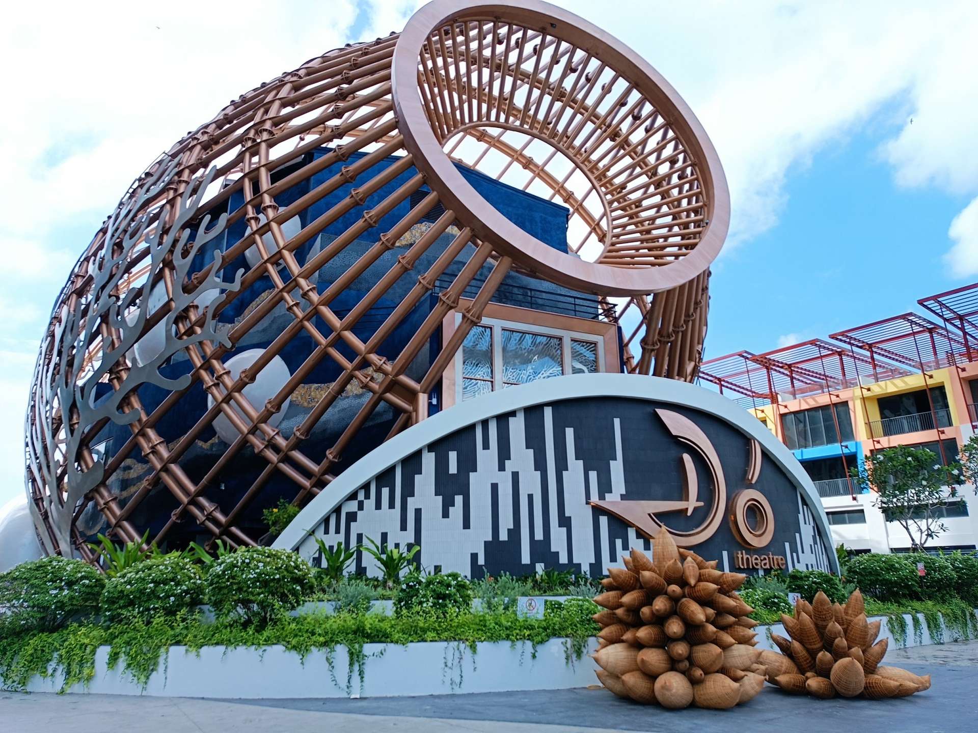Đến Nha Trang check-in nhà hát Đó - Vega City