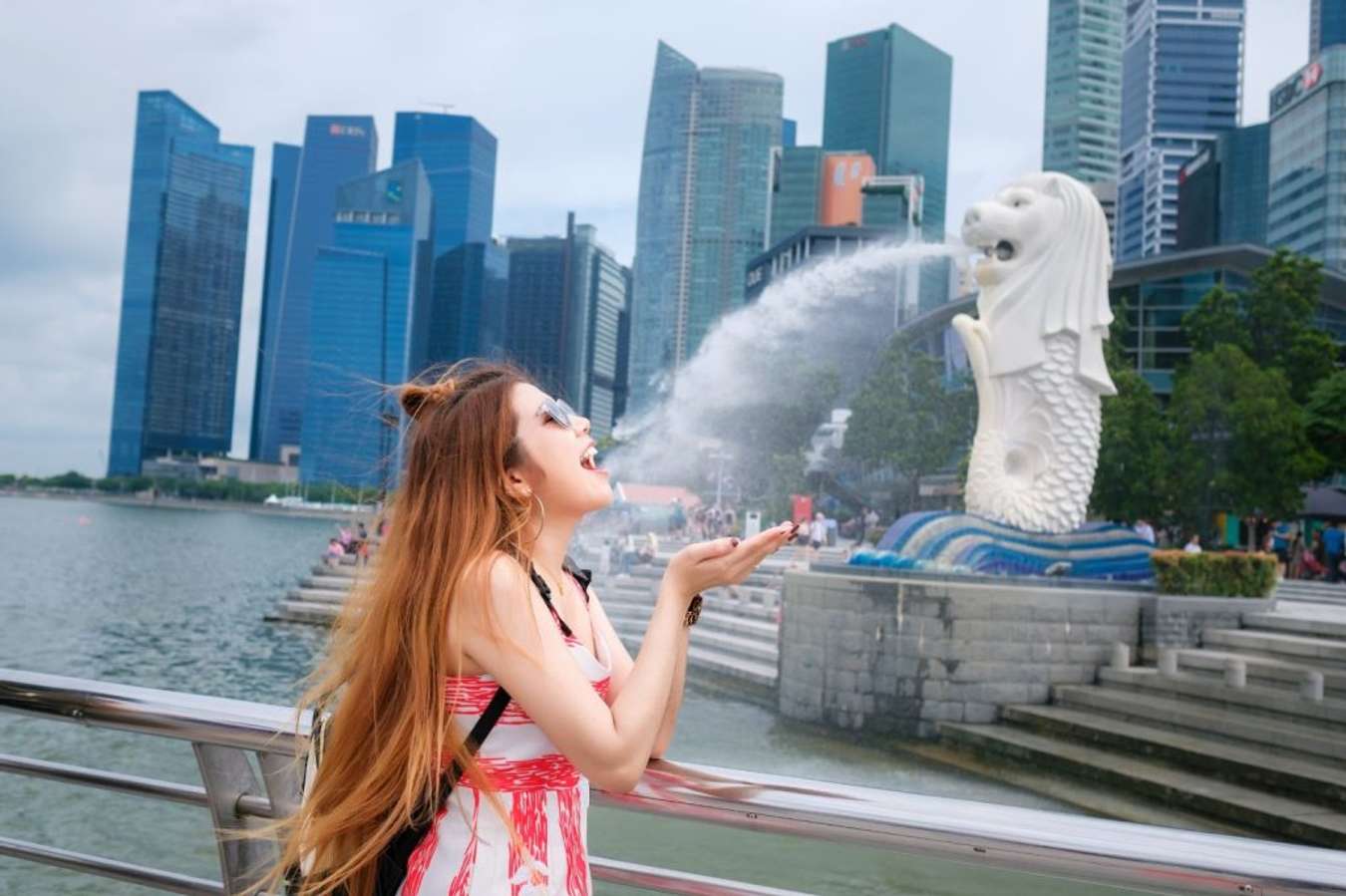 Checkin ở khu Merlion Park 