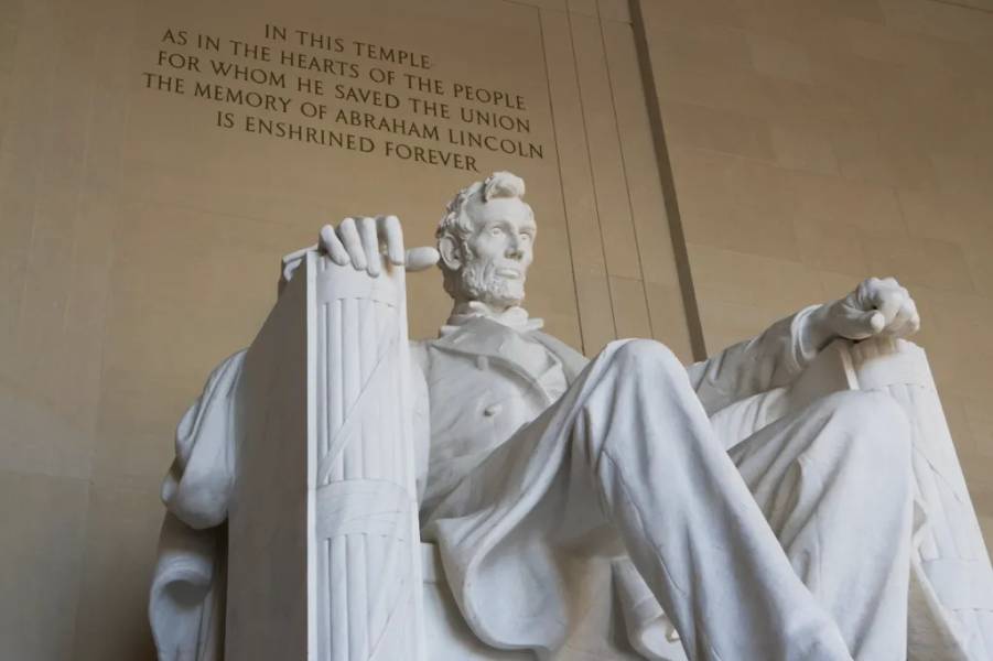 Tượng tổng thống Abraham Lincoln 