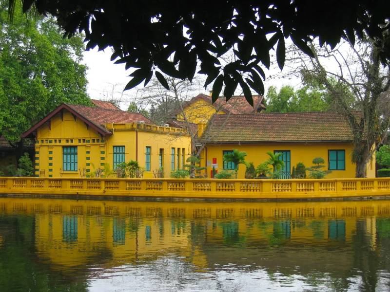 Ao cá bên trong Phủ Chủ Tịch 