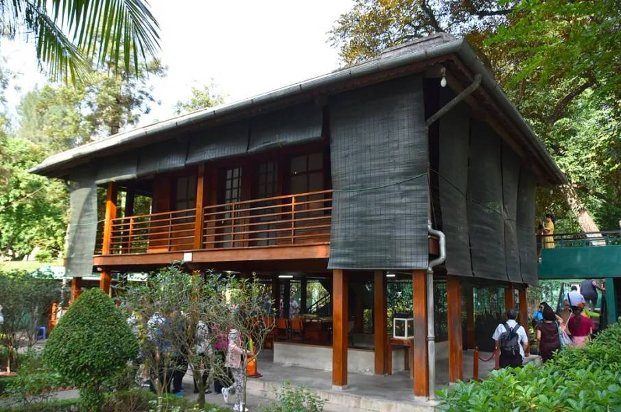 Nhà sàn nơi Bác Hồ ở