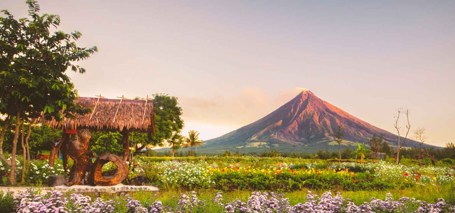 mayon volcano tourist destination