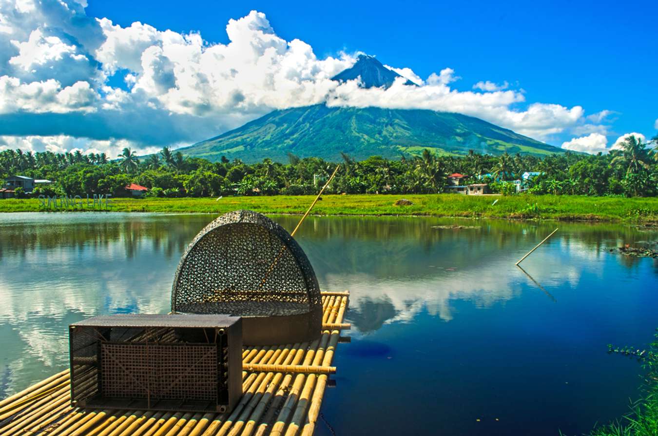 mayon volcano tourist destination