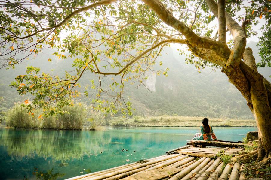 Du khách check in tại địa điểm du lịch tự nhiên