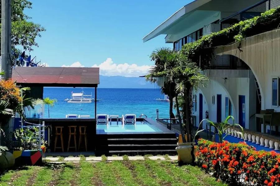 hotel-for-honeymoon-in-cebu-pescadores-suites-moalboal