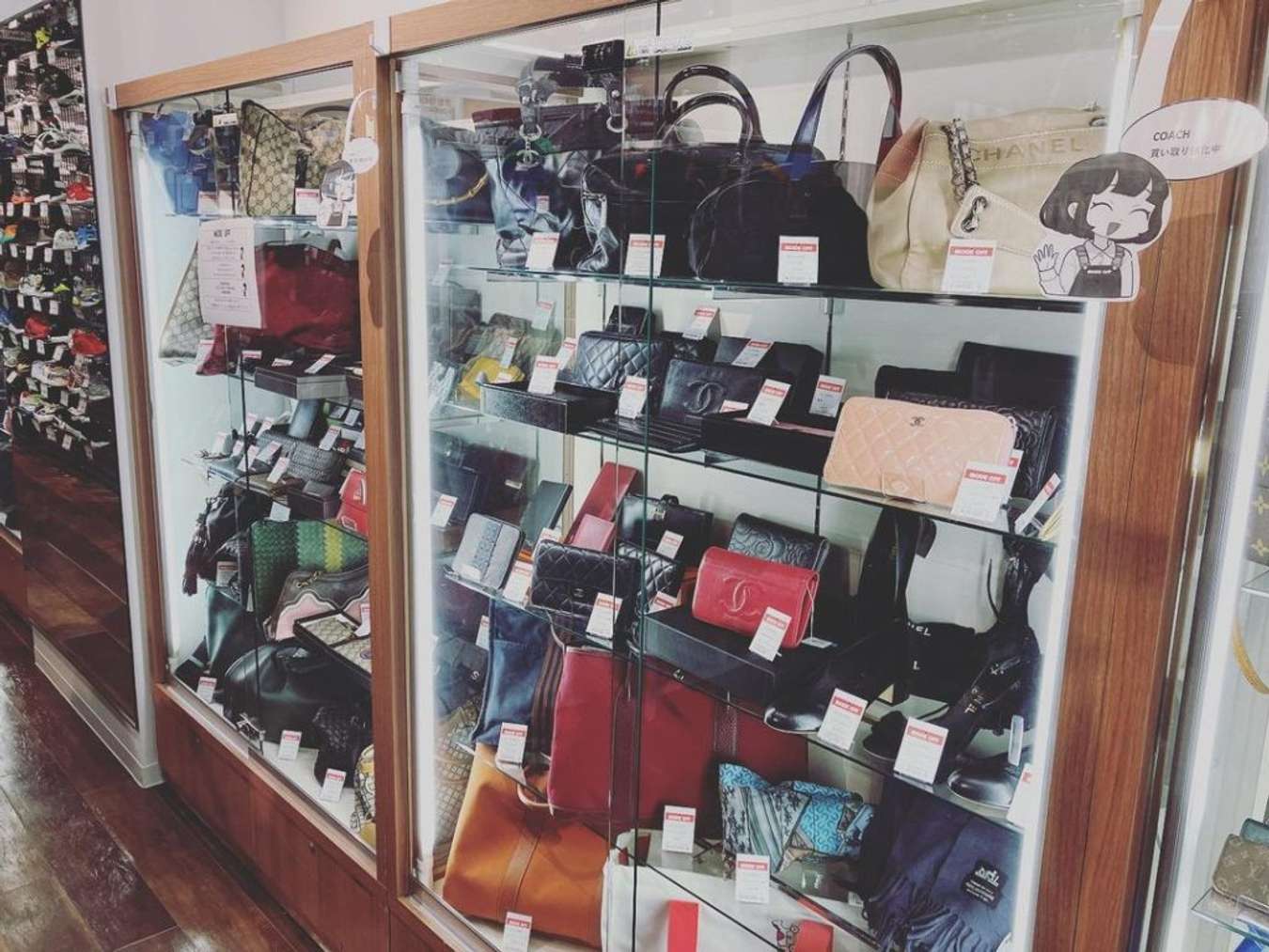 Panduan Utama untuk Membeli Barang Vintage dan Pre-Loved Seperti Tas Chanel  Vintage