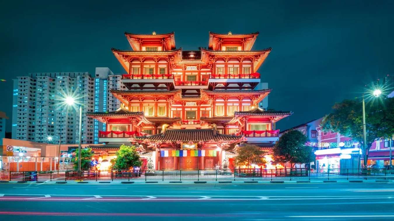 Khám phá chùa Răng Phật - Điểm du lịch tâm linh nổi tiếng Singapore