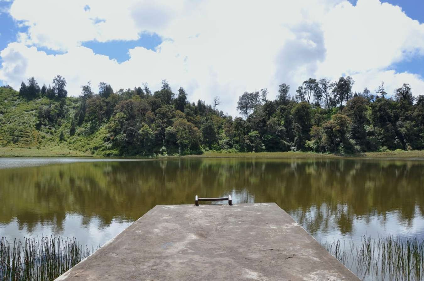 Menikmati danau Ranu Regulo