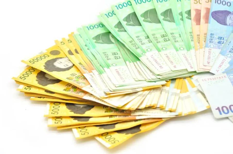 Du khách cần đổi sang tiền Hàn Quốc 