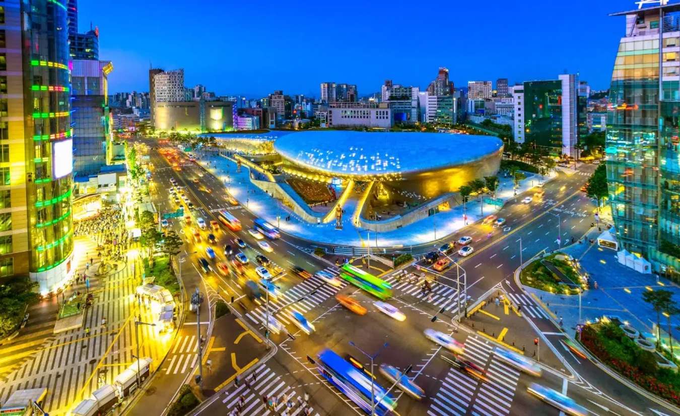 Dongdaemun Design Plaza một trong những địa điểm cực hot tại Hàn Quốc 