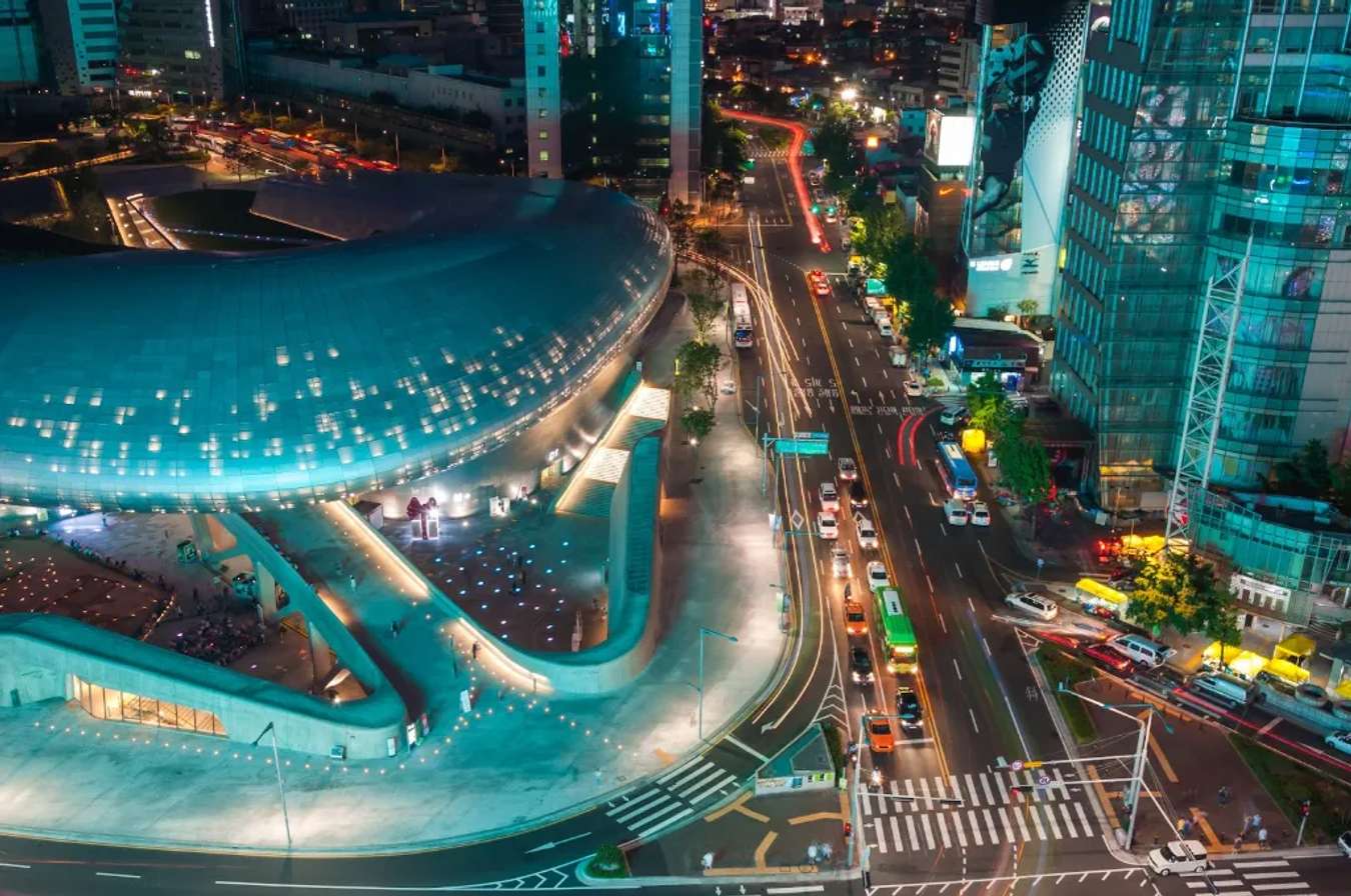 Vẻ đẹp khi đêm xuống tại Dongdaemun Design Plaza 