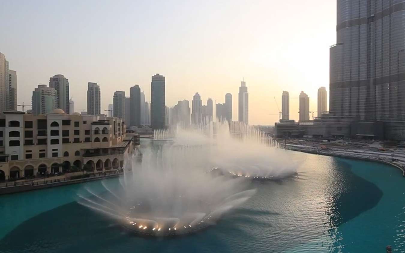 Дубайские видео. Поющие фонтаны Бурдж Халифа. Дубай фонтаны Бурдж Халифа. Дубай Бурдж Халифа Поющие фонтаны. Фонтаны Бурдж Бурдж Халифа.
