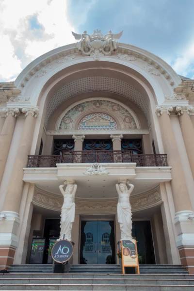 Nhà hát được trang trí theo lối châu Âu