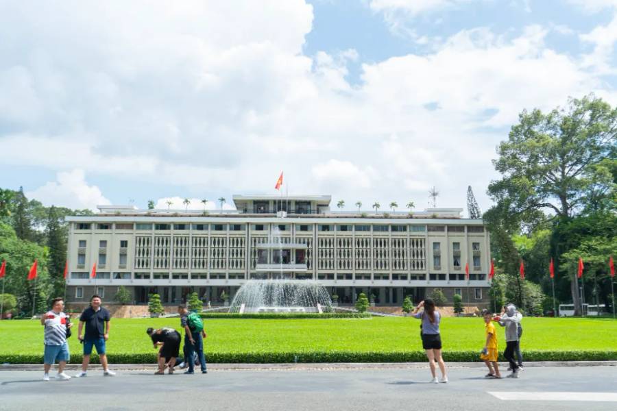  Dinh Độc Lập - Một trong những công trình kiến trúc ở quận 1 là niềm tự hào của Sài Gòn