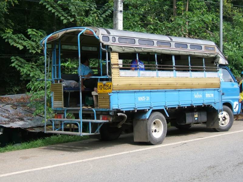 Loại xe địa phương tên Songthaew