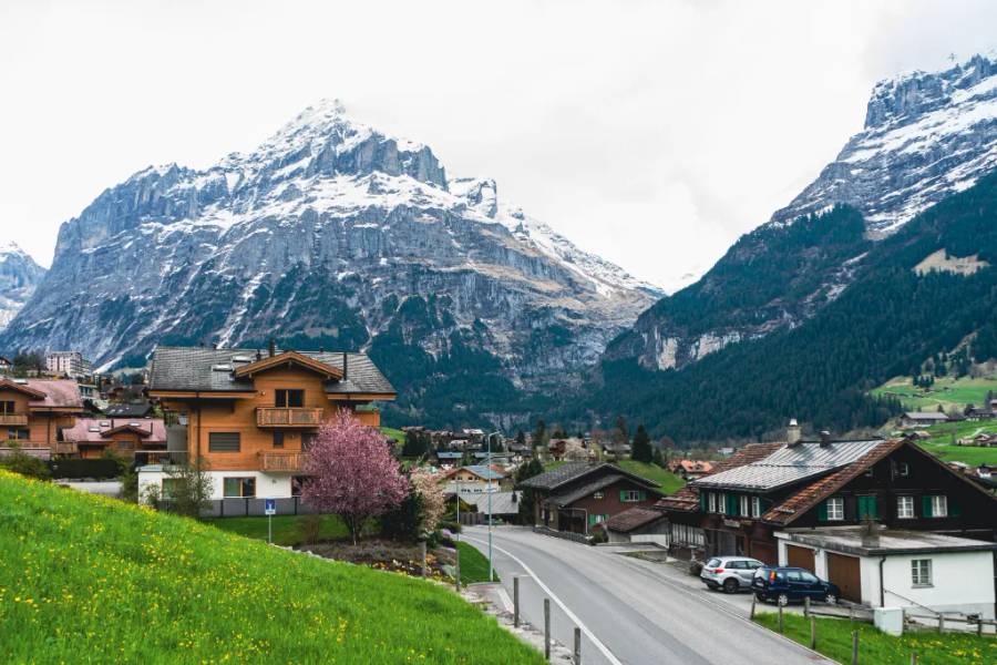Grindelwald – Ngôi làng đáng yêu nấp mình dưới những ngọn núi tuyết