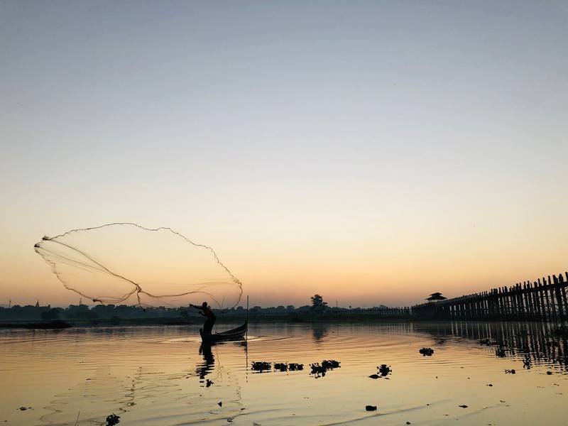 hoàng hôn cầu gỗ U Bein
