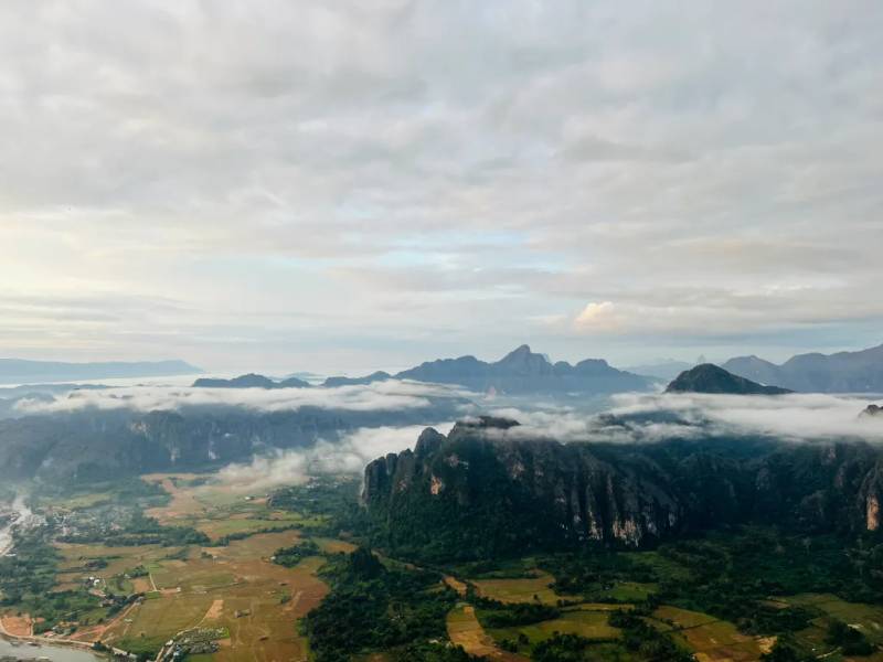 Mây vờn núi và sự hùng vĩ nơi đây