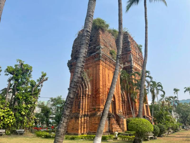 Di tích tháp Đôi Quy Nhơn