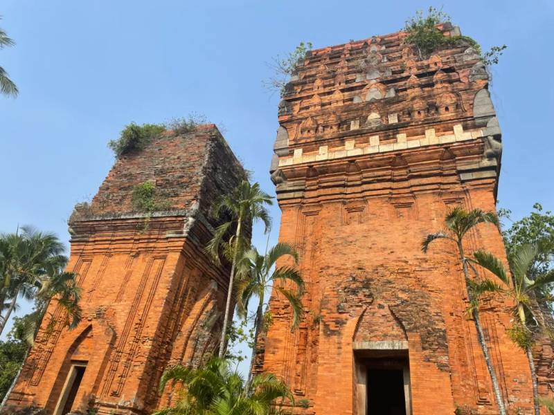 Hai ngọn tháp sừng sững giữa Quy Nhơn