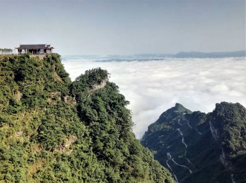 View từ quảng trường Thiên Môn Sơn