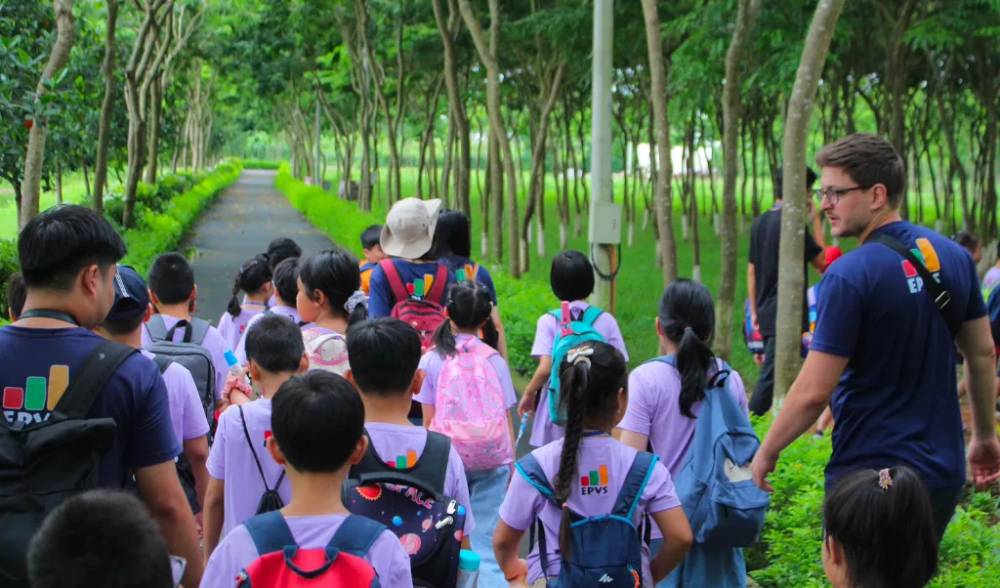 Du khách đến tìm hiểu, khám phá tại Phù Đổng Green Park 