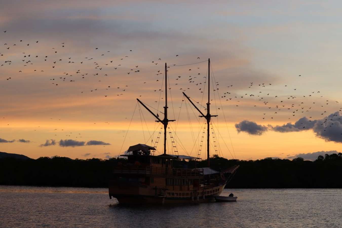 paket tour labuan bajo dari bandung