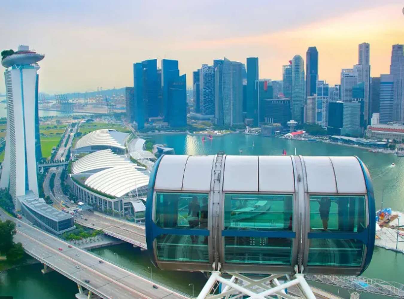 Thiết kế của mỗi khoang kính @singaporeflyer.com