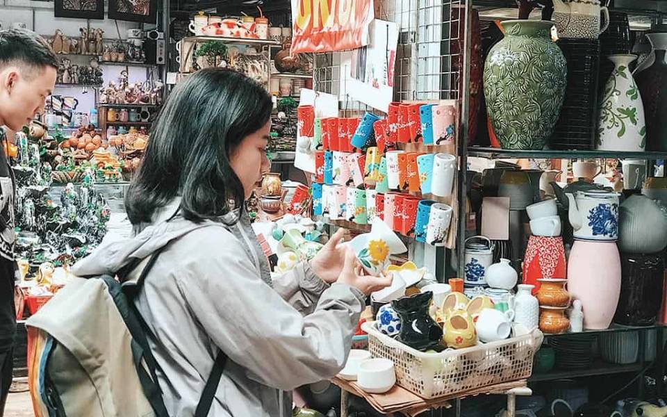 Những kinh nghiệm cần biết khi đi du lịch Chợ Gốm Bát Tràng
