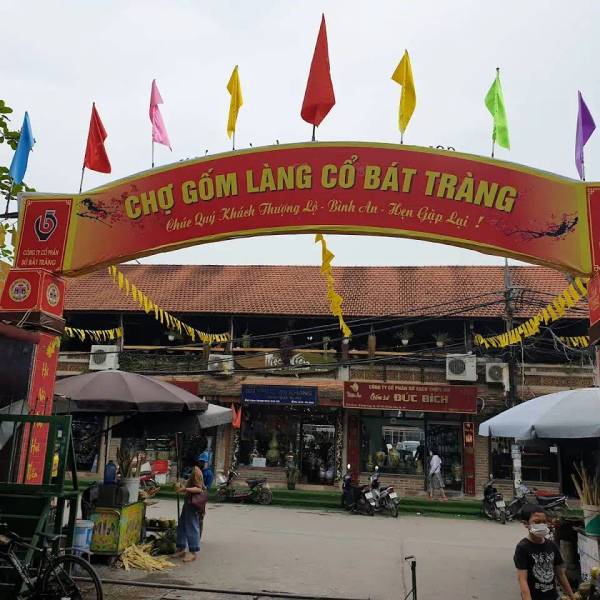 Hình ảnh chợ gốm Bát Tràng với nhiều nét xưa cũ@quangminhmosaic.com
