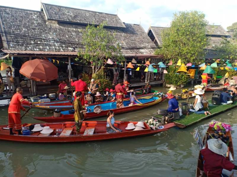 Tham quan chợ nổi Pattaya @CafeF.vn