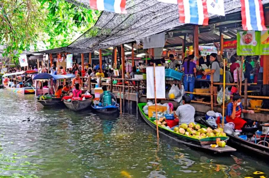 Chợ nổi Pattaya vào cuối tuần @istockphoto.com