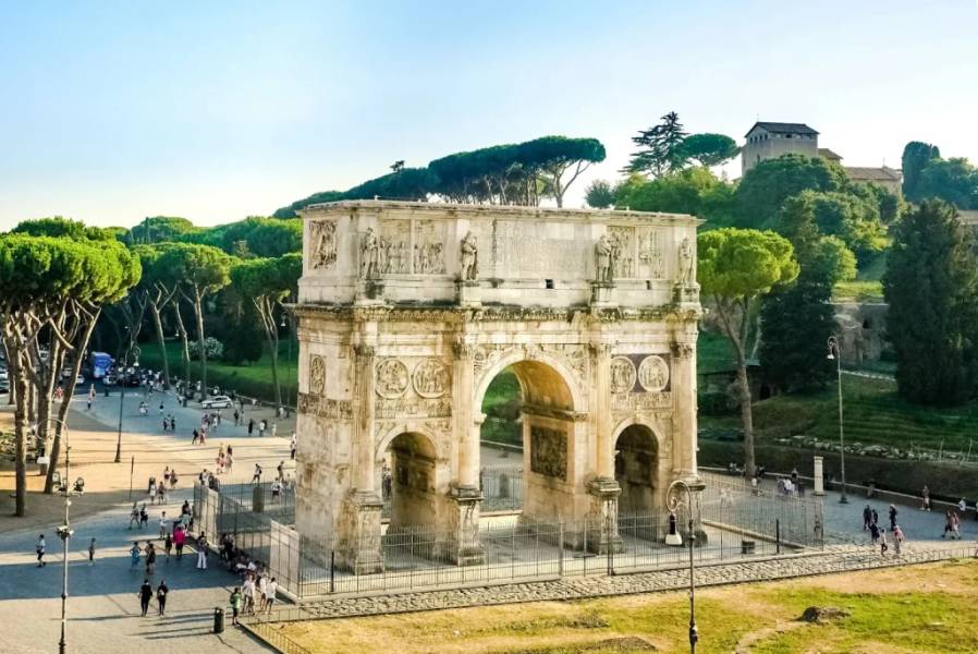 Arch of Constantine @Shutterstock
