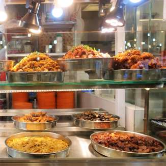 Seng Huat là quán ăn bình dân được nhiều người dân bản địa giới thiệu.
